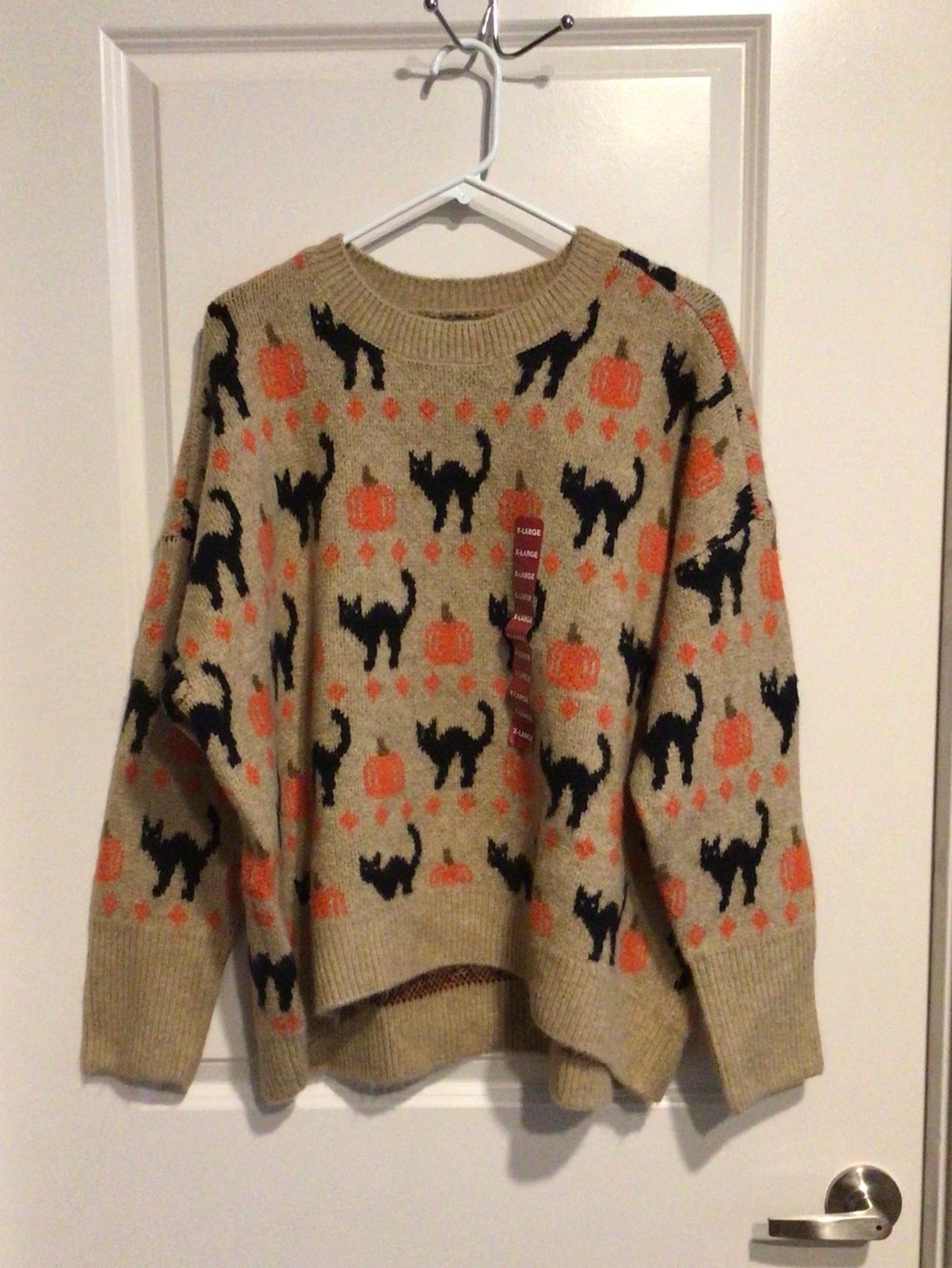 NWT Vince Camuto Crewneck Sweater with Black Cat & Orange Pumpkin Motif - Picture 2 of 5